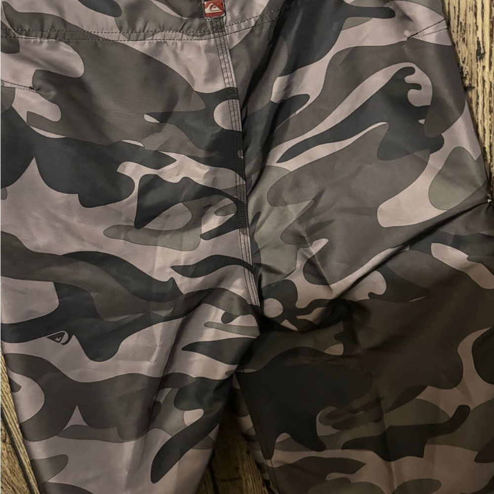 Quiksilver Men's Camo Swim Shorts - Black 33 - Picture 5 of 8